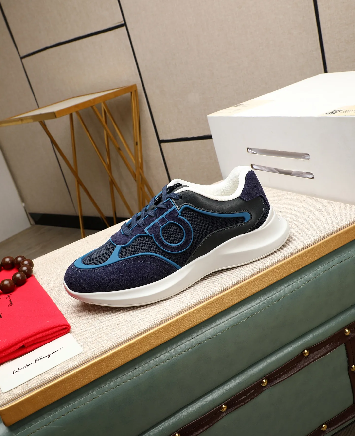 Men's shoes 💰700 📛📛 Salvatore Ferragamo is the world's top luxury footwear brand. It comes from the fashion kingdom of Italy. It is famous all over the world for its traditional handmade design and novel styles... 🚶🏻🚶🏻New suit shoes are available simultaneously at the counter. This model is purely handmade. The fabric is imported from Italy and original first-layer cowhide. Mesh + cowhide lining. Original authentic outsole🌀🌀Size: 39➖44 (38 45 customized)